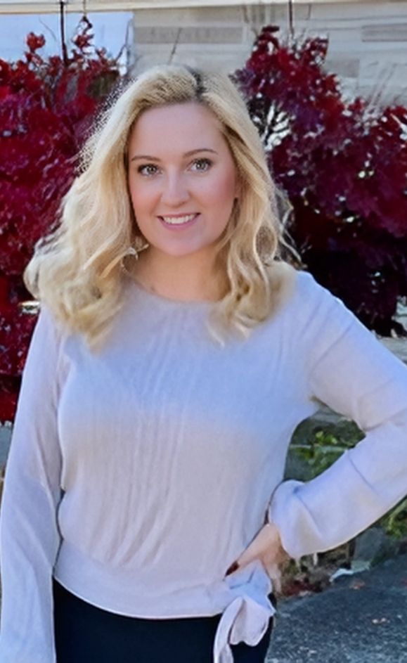 headshot kelsey